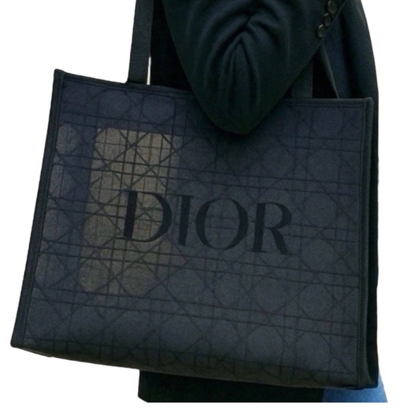 Authentic Large Dior Mesh Tote - Picture 2 of 2